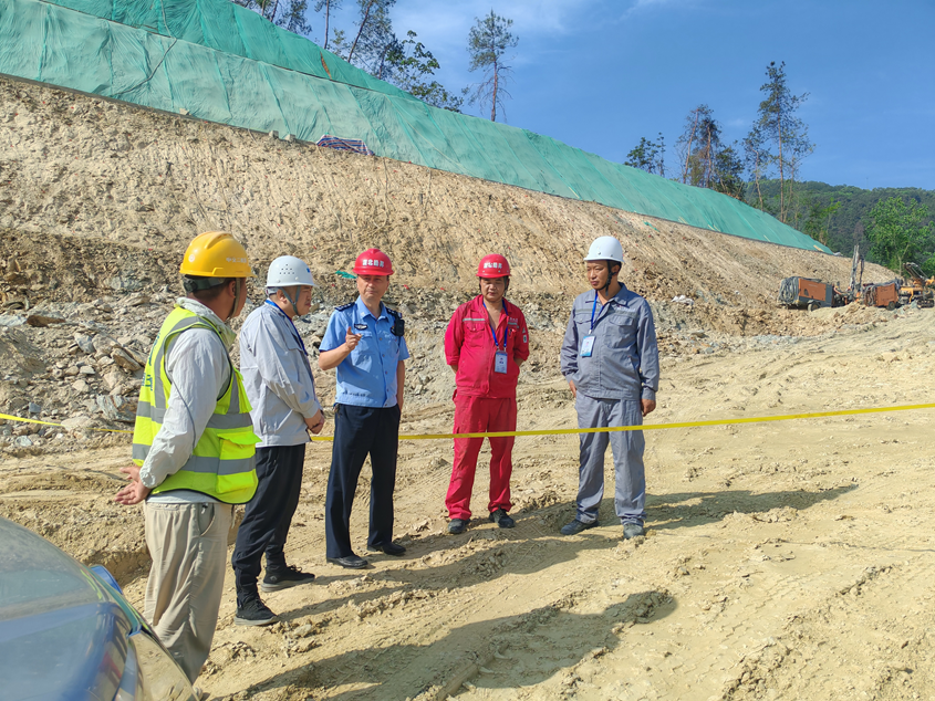 張灣區(qū)漢江路派出所對雙高路項目爆破施工安全檢查